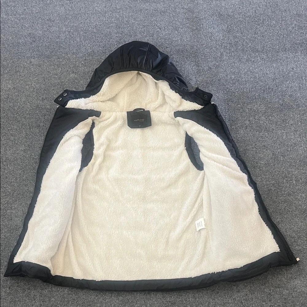 Kids Black Puffer Vest with Hood Amanda Jones Size‎ M